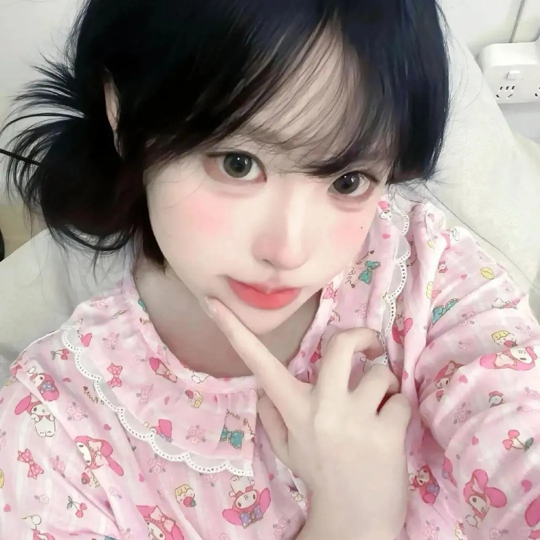 我有小鹿的眼睛会笑会眨眼～