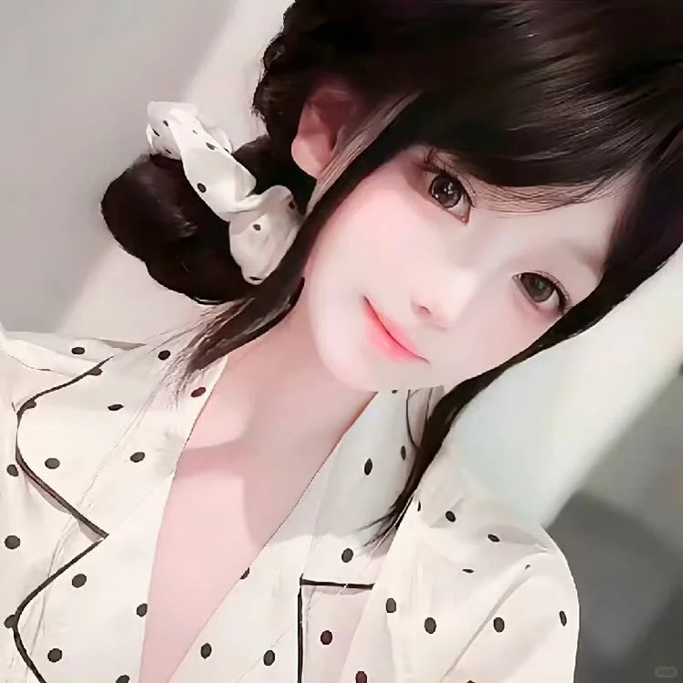 热恋女友𝙒𝙚𝘾𝙝𝙖𝙩头像