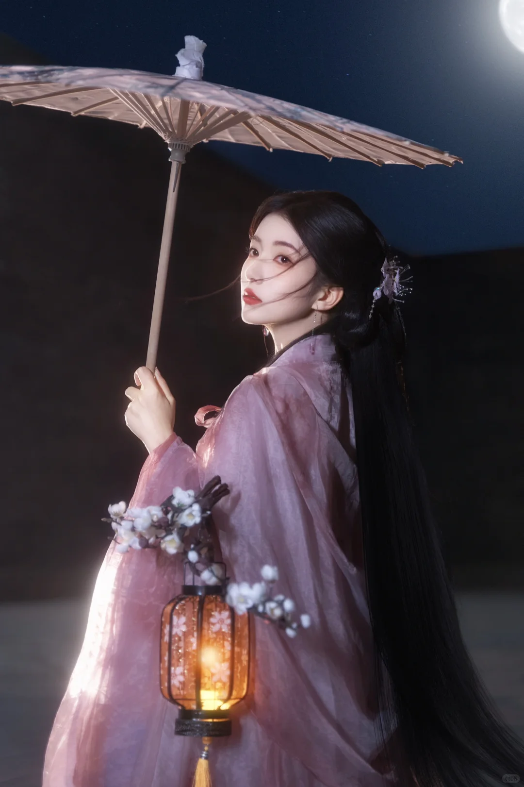 “月光凉 路漫长”