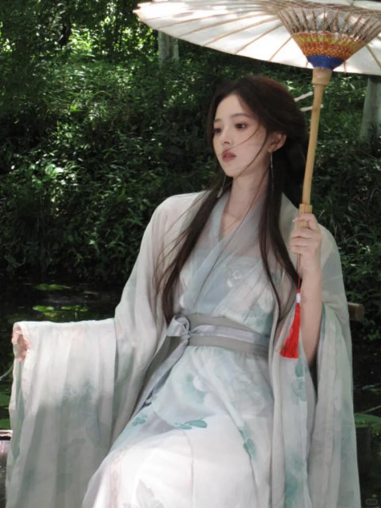 “总有人间一两风，填我十万八千梦”