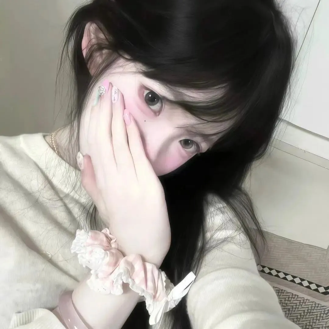 我有小鹿的眼睛会笑会眨眼～