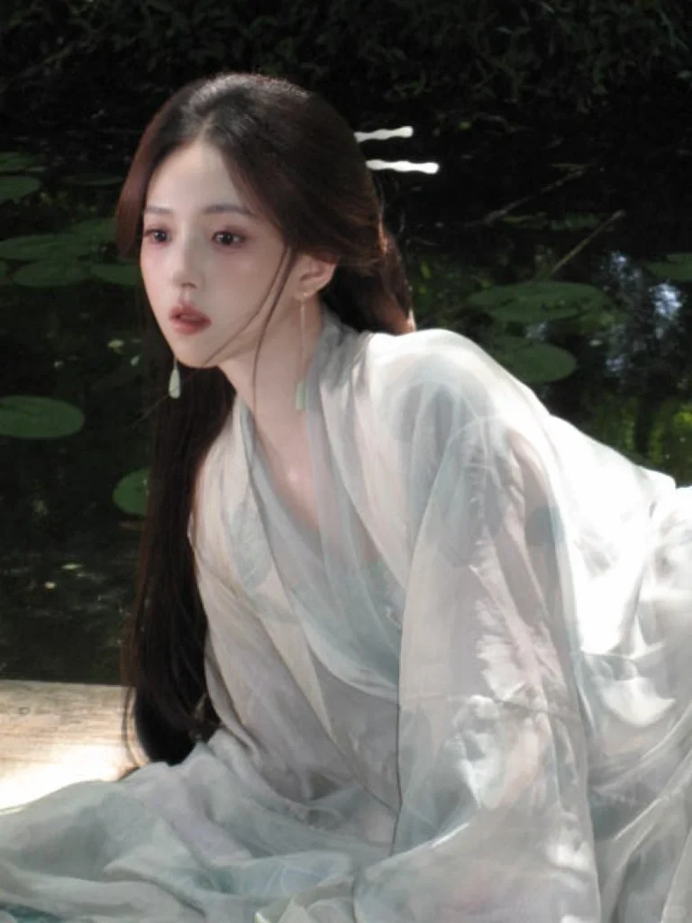 “总有人间一两风，填我十万八千梦”