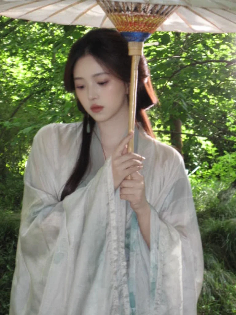 “总有人间一两风，填我十万八千梦”