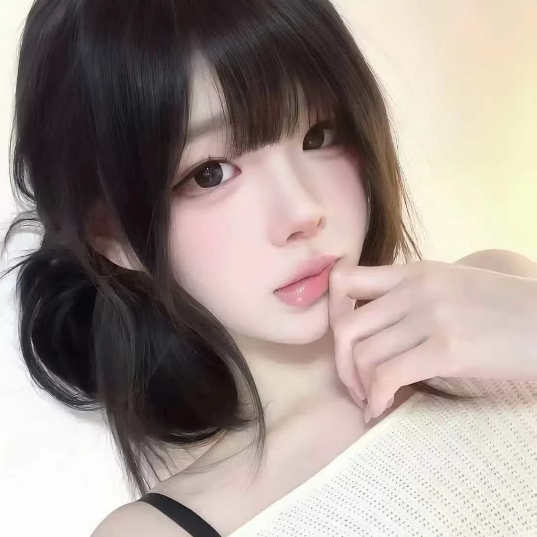热恋女友𝙒𝙚𝘾𝙝𝙖𝙩头像