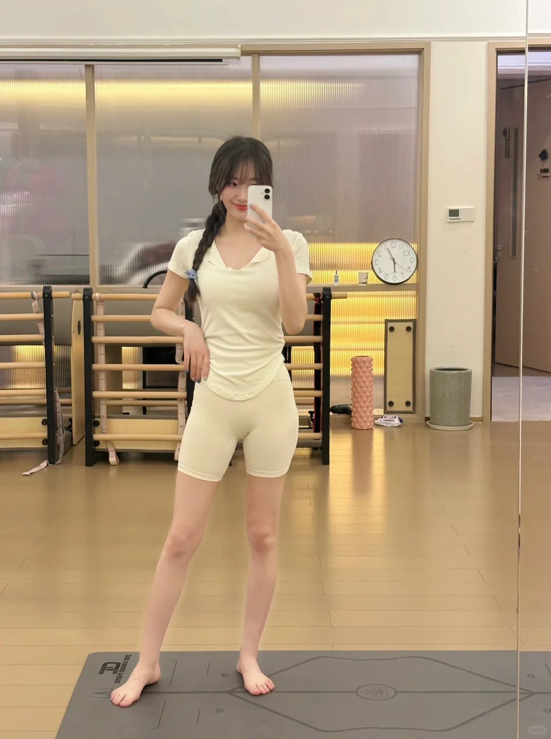 女研