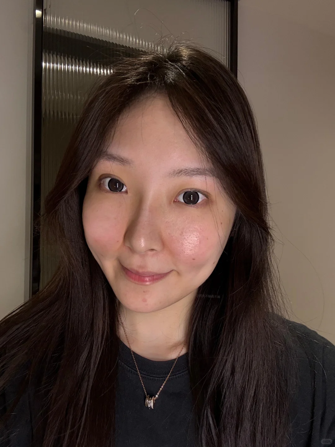 只想脸贴合些