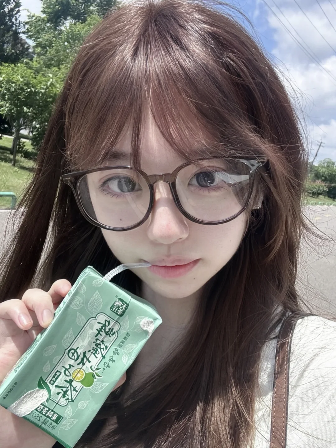 依旧素颜vs化妆