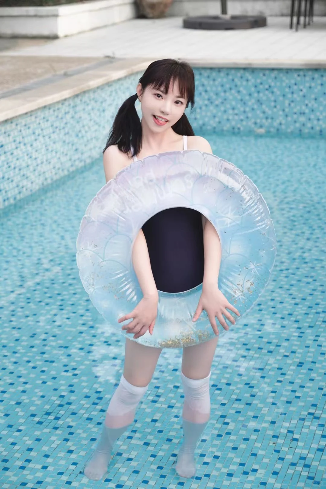 碧波清梦 | 蓝色泳池里的少女时光