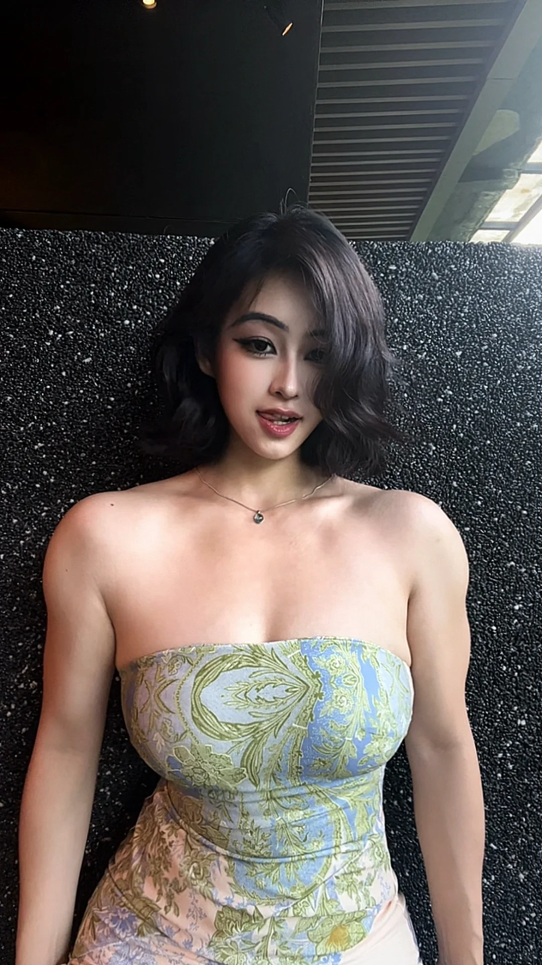 听说健身短发女孩很迷人