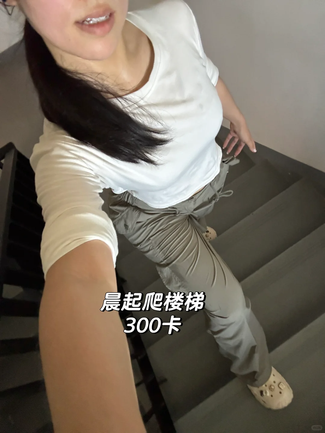 健身房卧推30的那女的