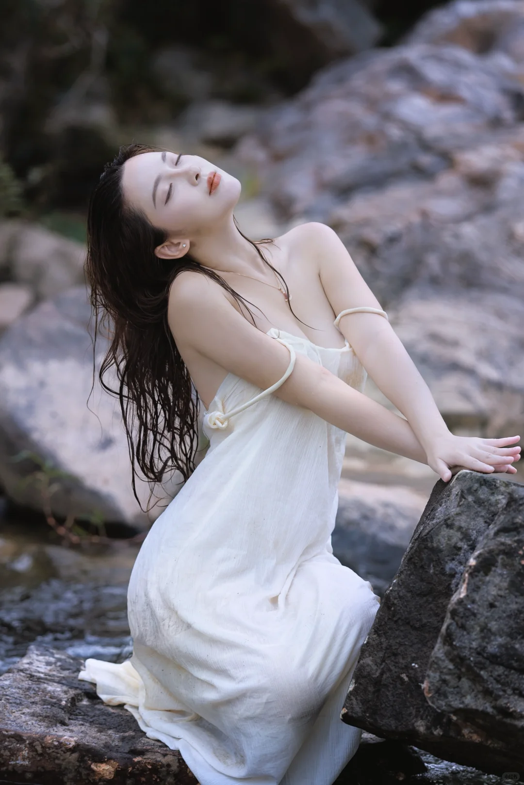 大山里的天然泳池，美哭了‼️