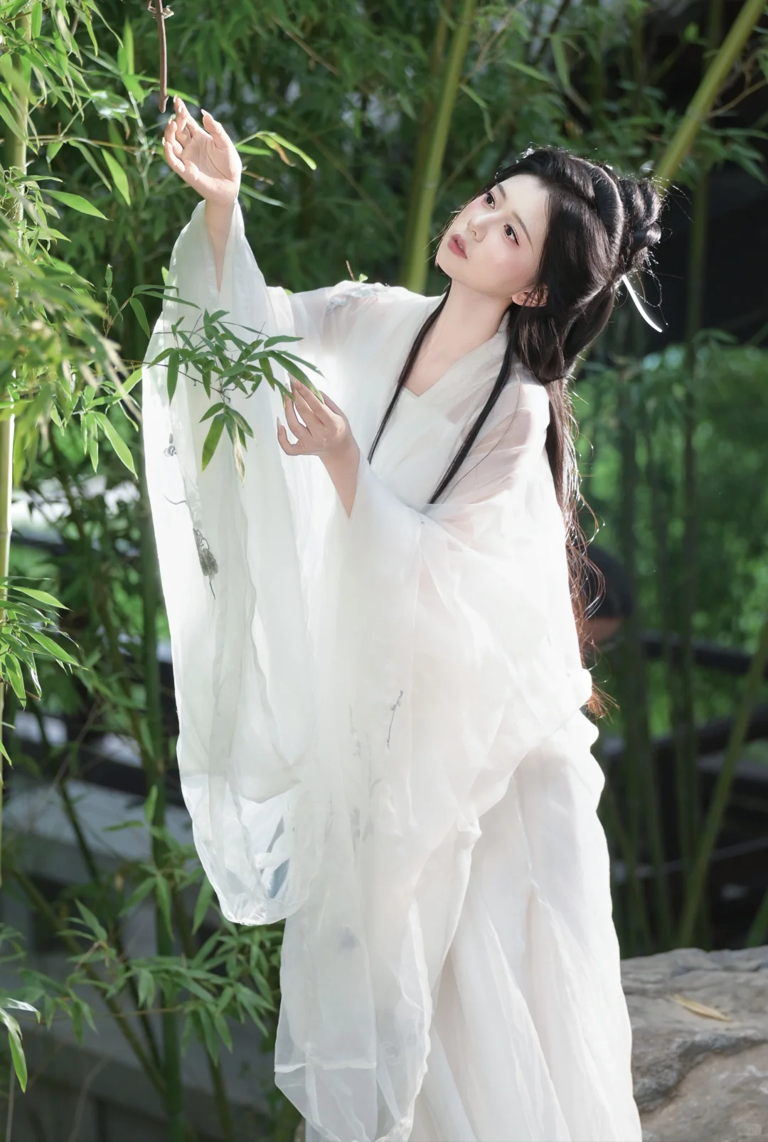“竹林深处有清风，竹林深处有我”