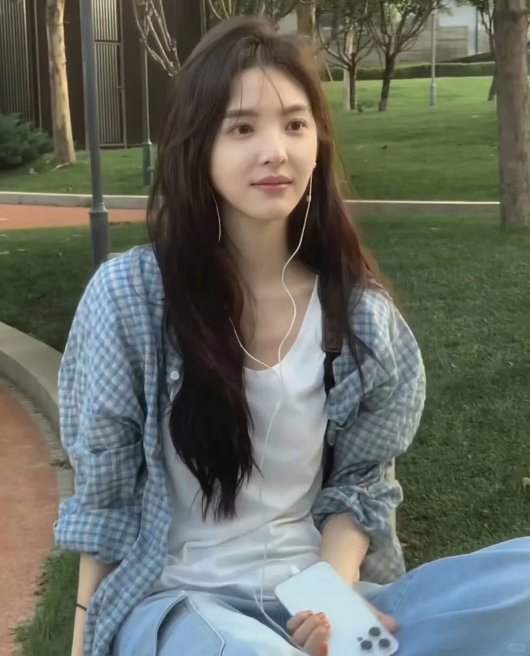 多明媚的女孩