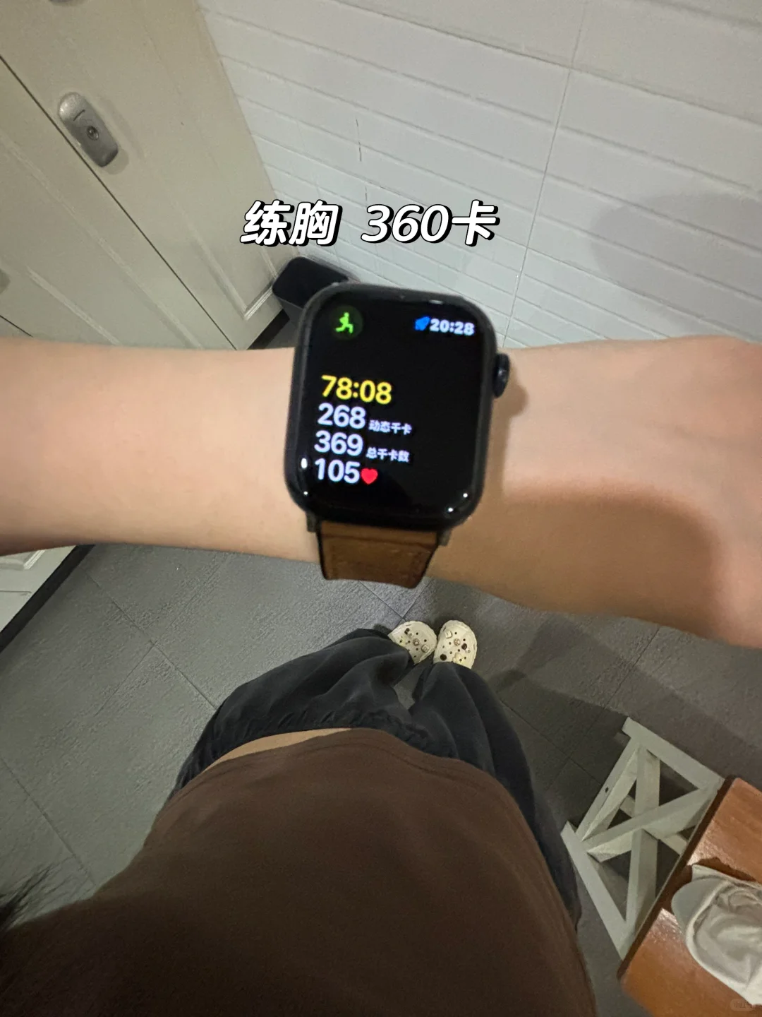 健身房卧推30的那女的