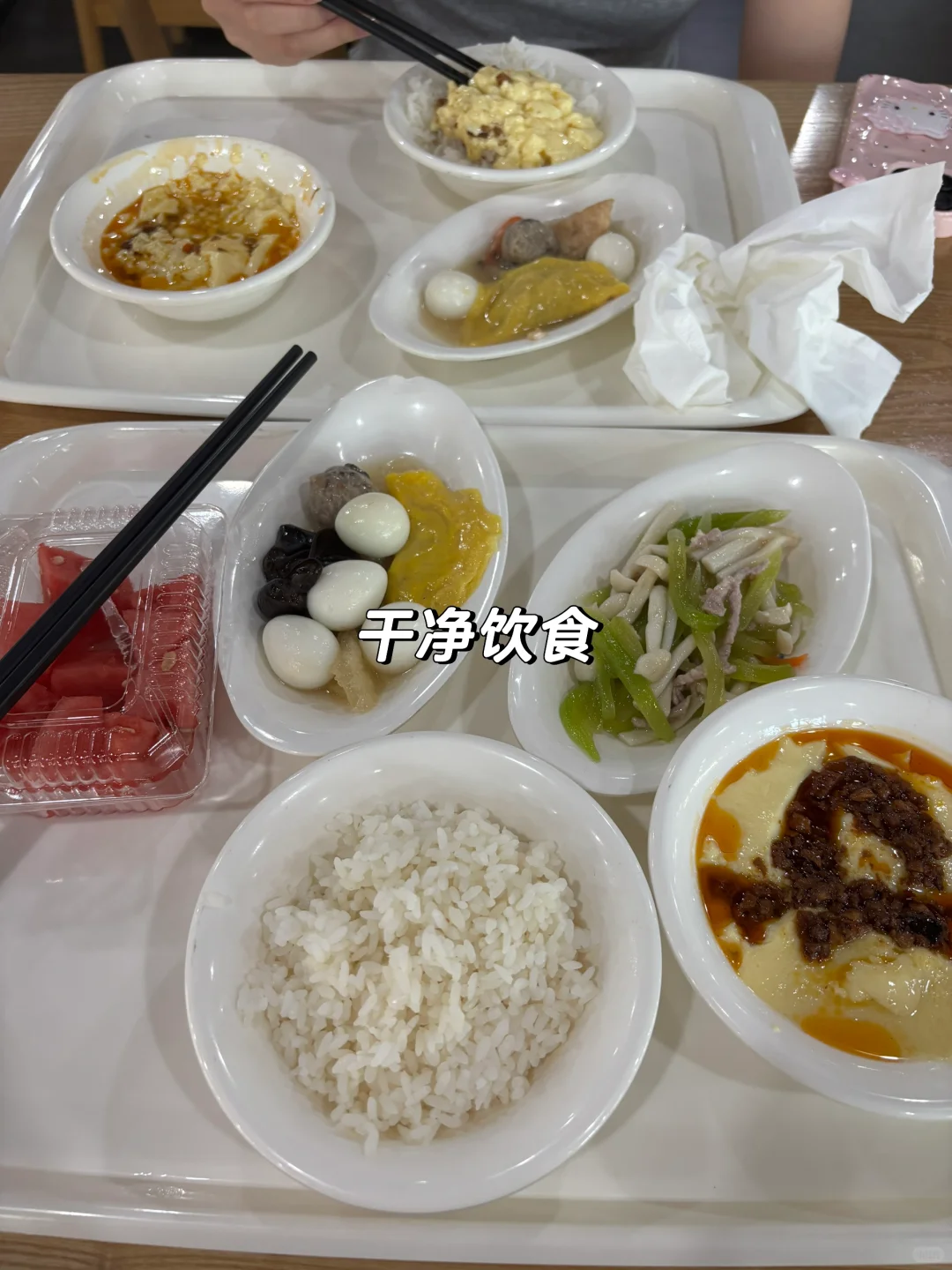 健身房卧推30的那女的