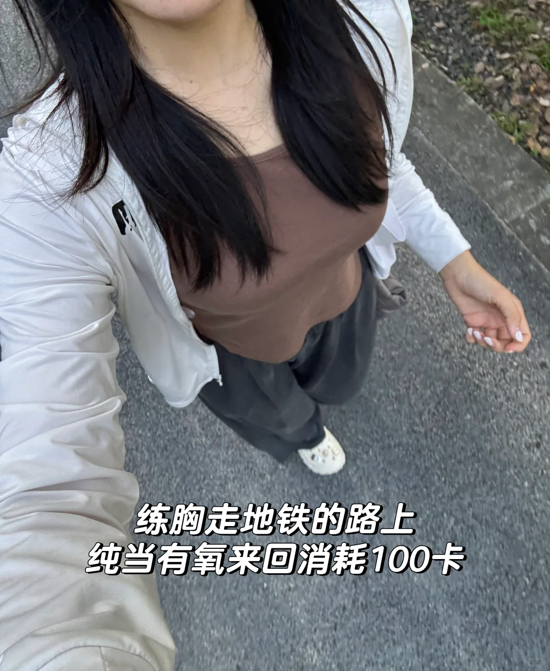 健身房卧推30的那女的
