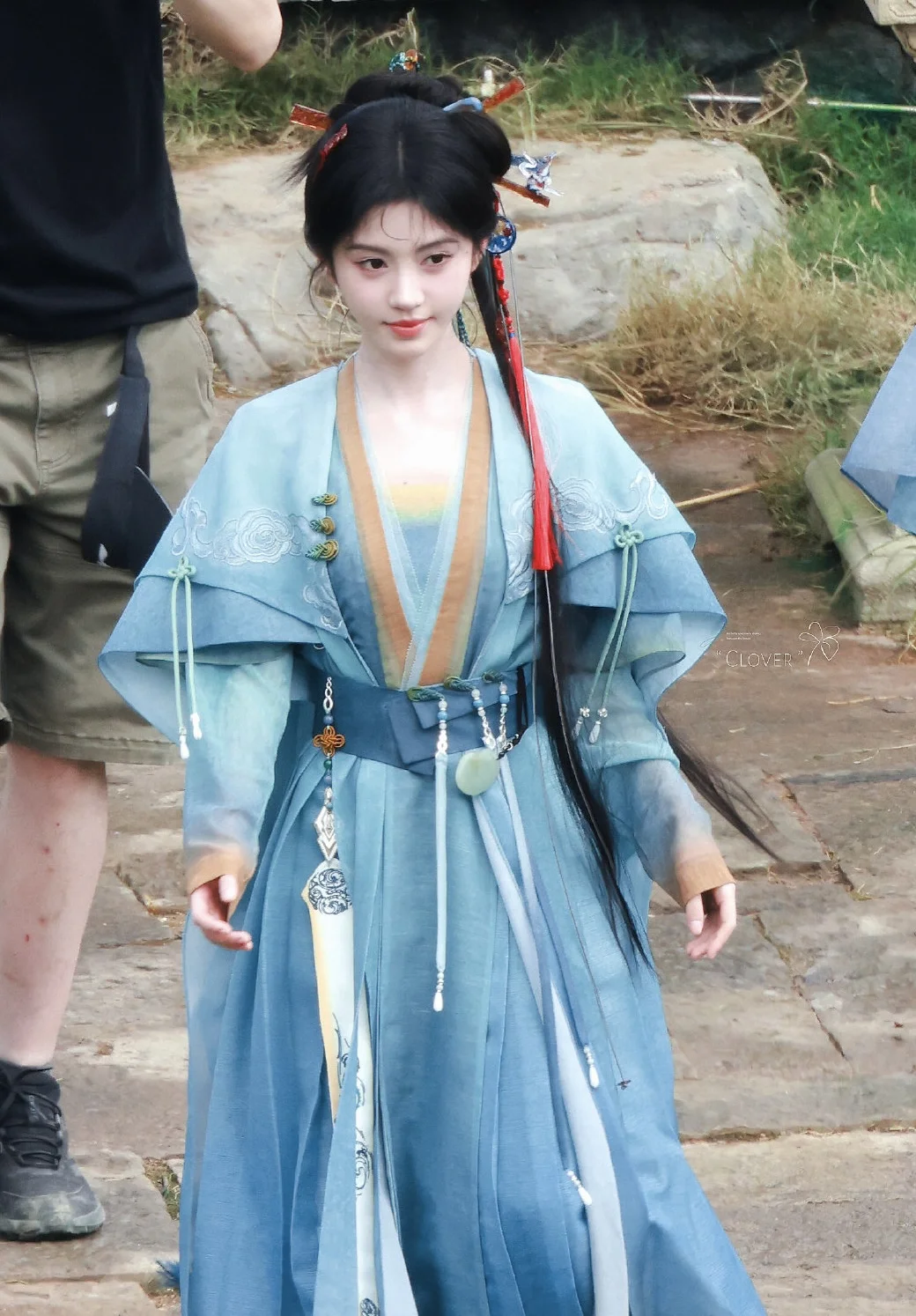 鞠婧祎《来战》路透造型