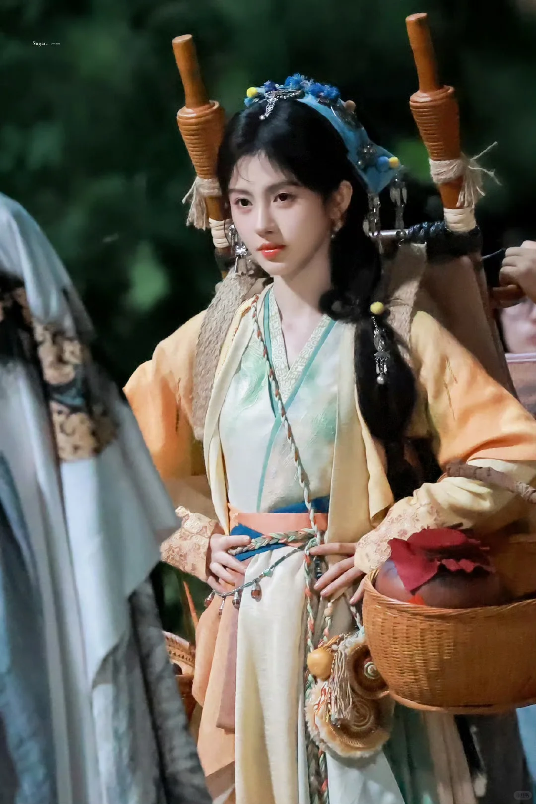 鞠婧祎《来战》路透造型