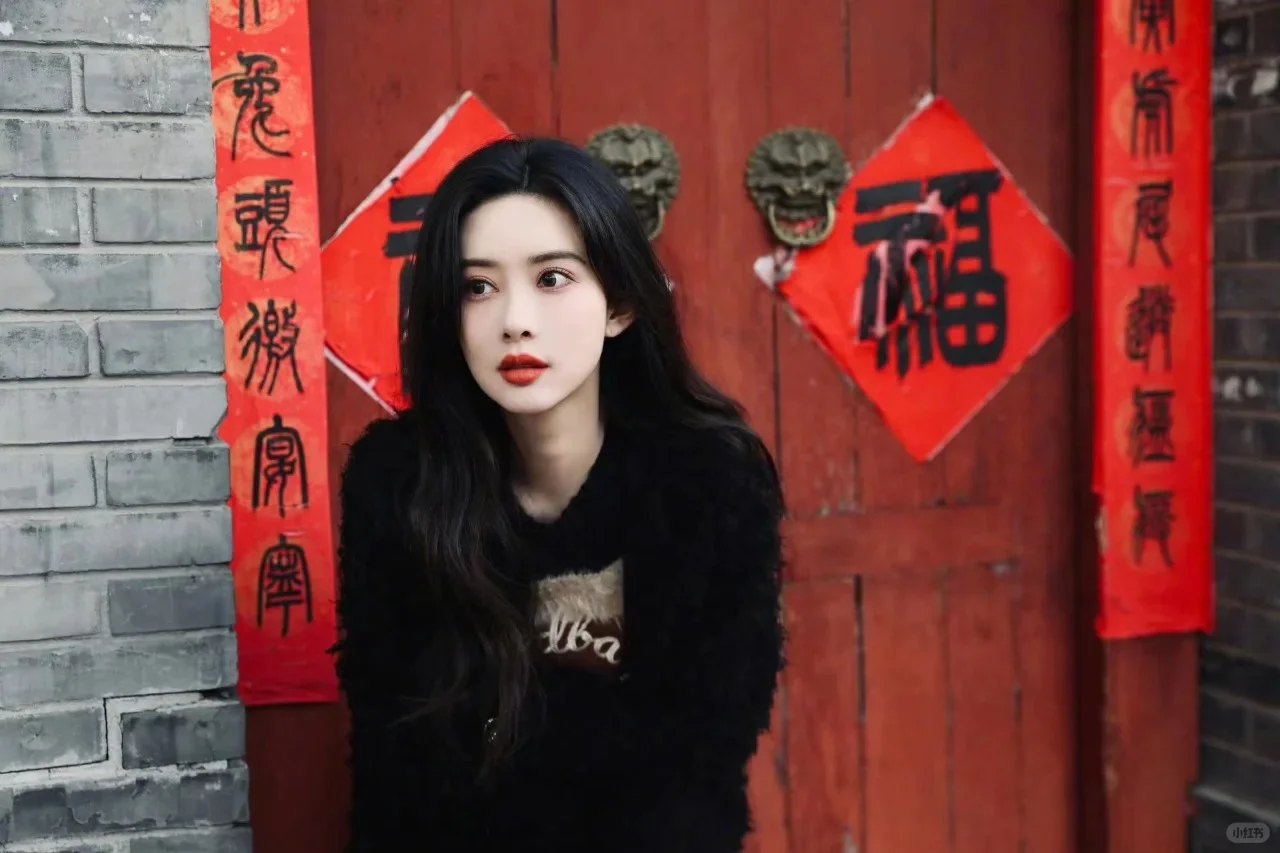 虽然她唱歌跑调，但是是真的好看
