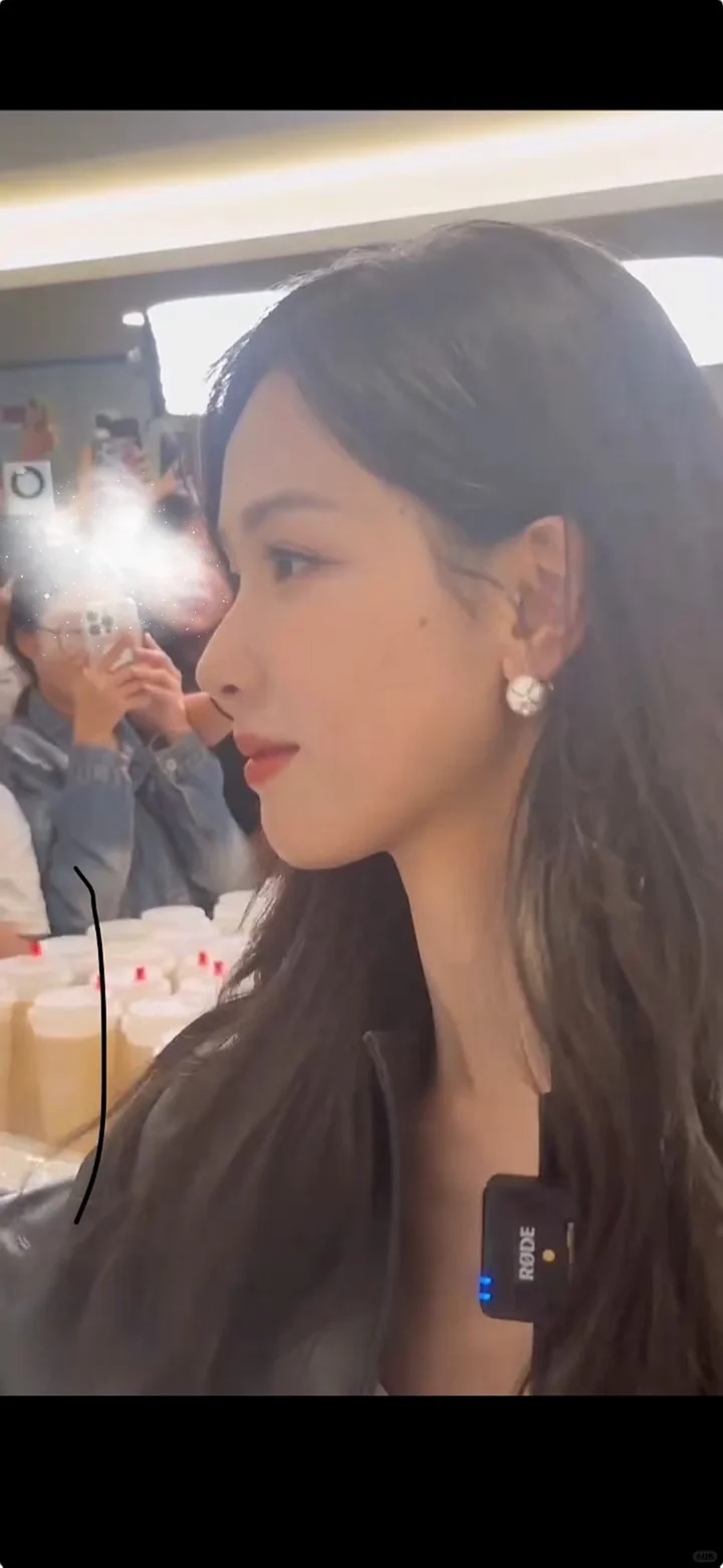 漂亮美女怼脸上