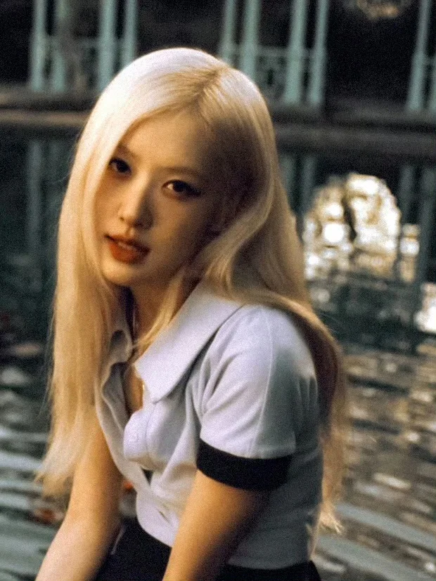 rosé《toxic till the end》壁纸 cinema十足