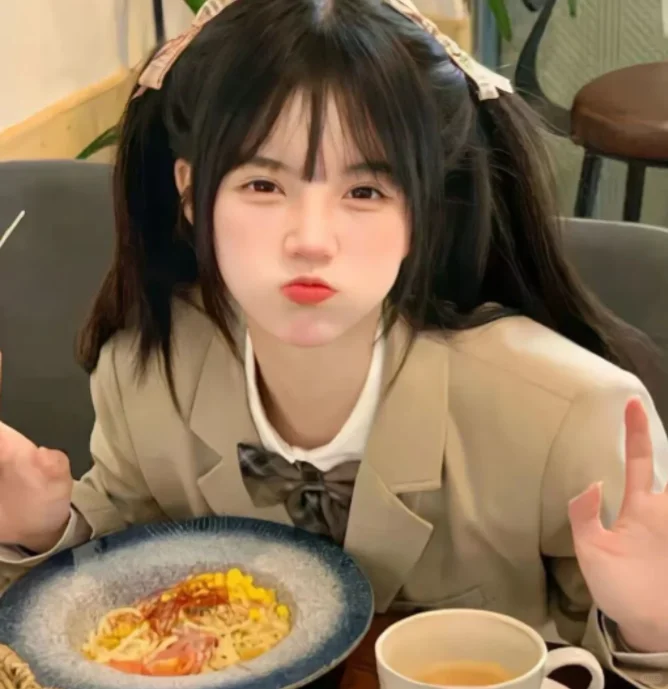 𝙒𝙚𝘾𝙝𝙖𝙩/吃货女头（53）