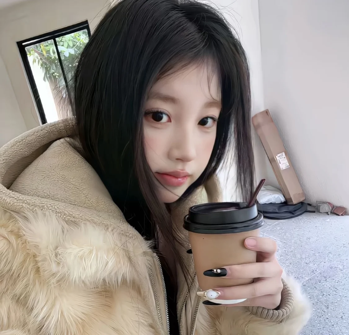 𝙒𝙚𝘾𝙝𝙖𝙩 / 女头🌤️