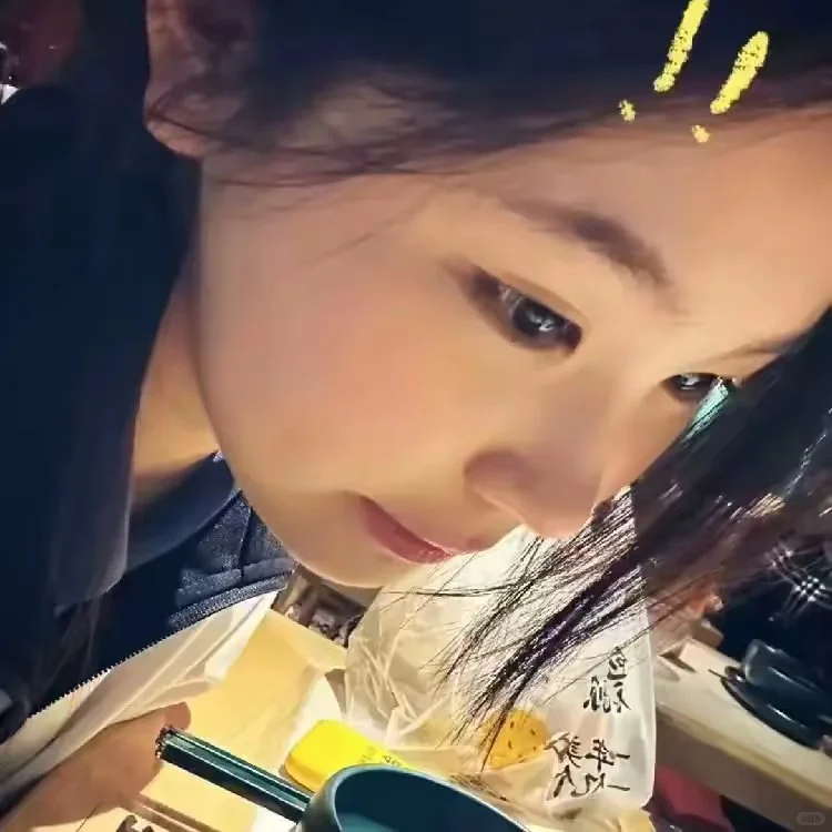 𝙒𝙚𝘾𝙝𝙖𝙩/吃货女头（53）
