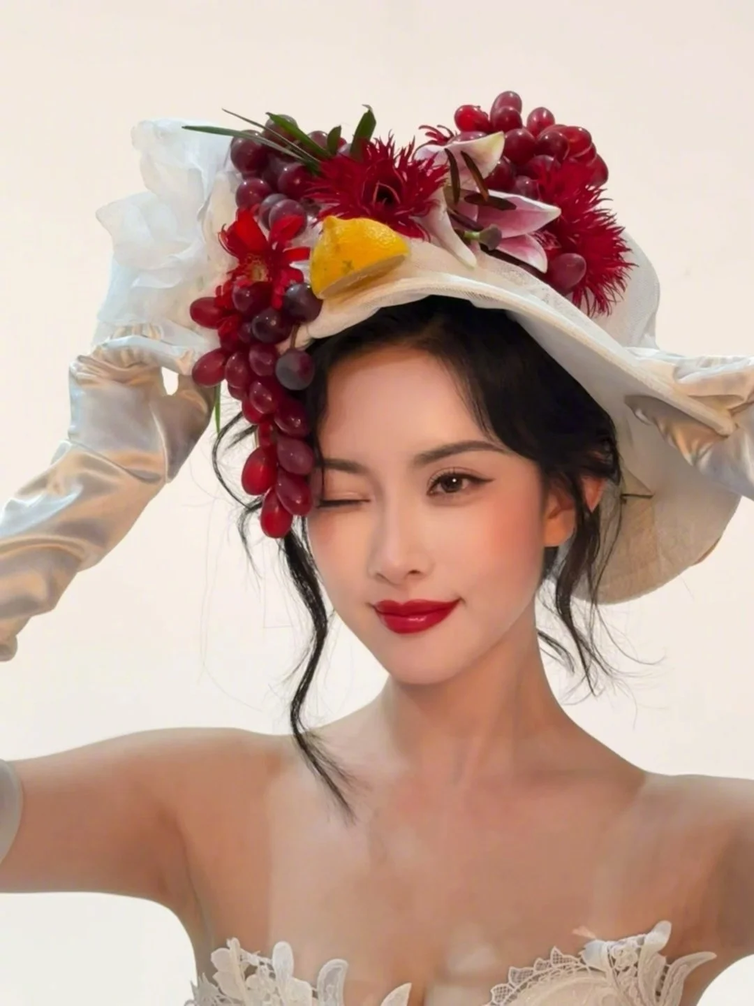 好适合演万人迷啊，孟姐有没有演过这种啊？