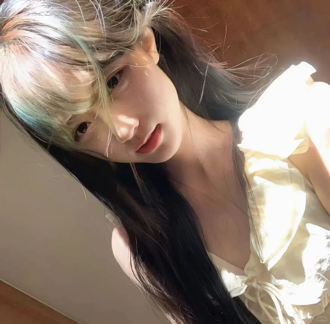 𝙒𝙚𝘾𝙝𝙖𝙩 / 女头🌤️