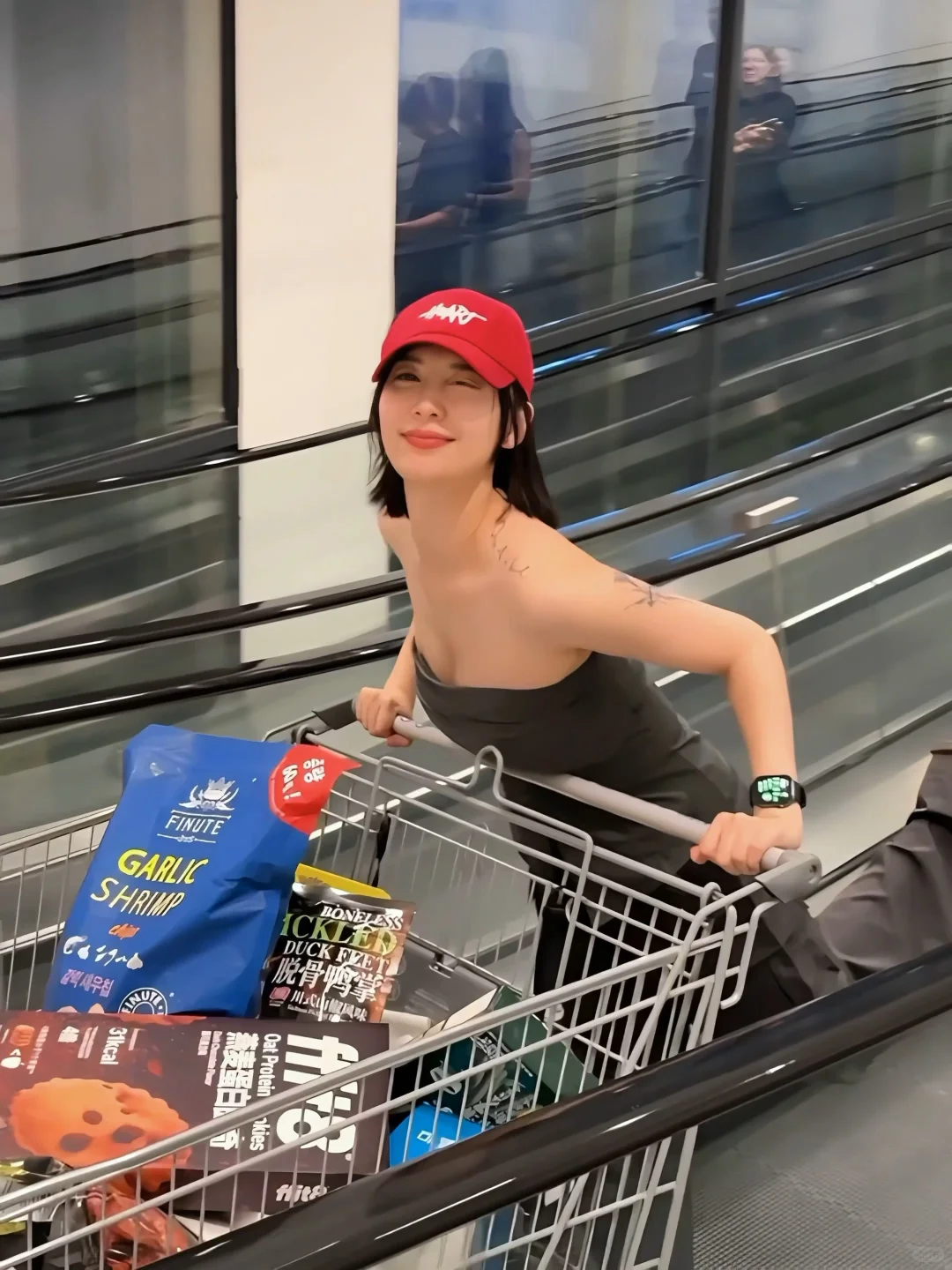 超市拍照🛒中女健身减脂期的美丽日常🫶🫰