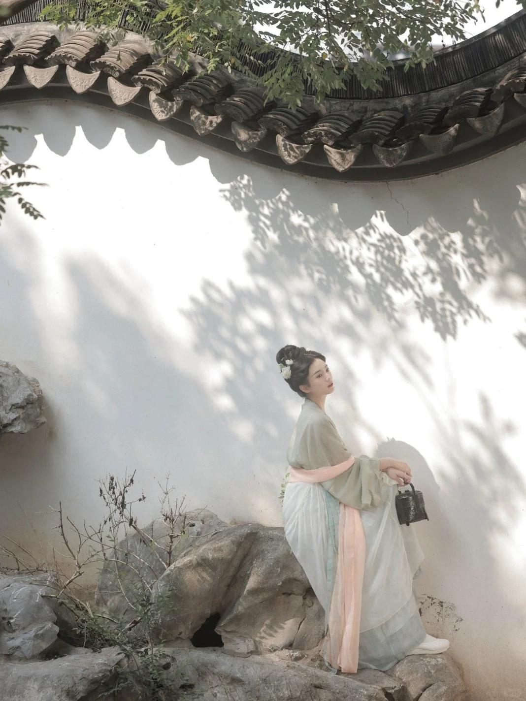张雅钦这组清冷古装 像极了那画中人