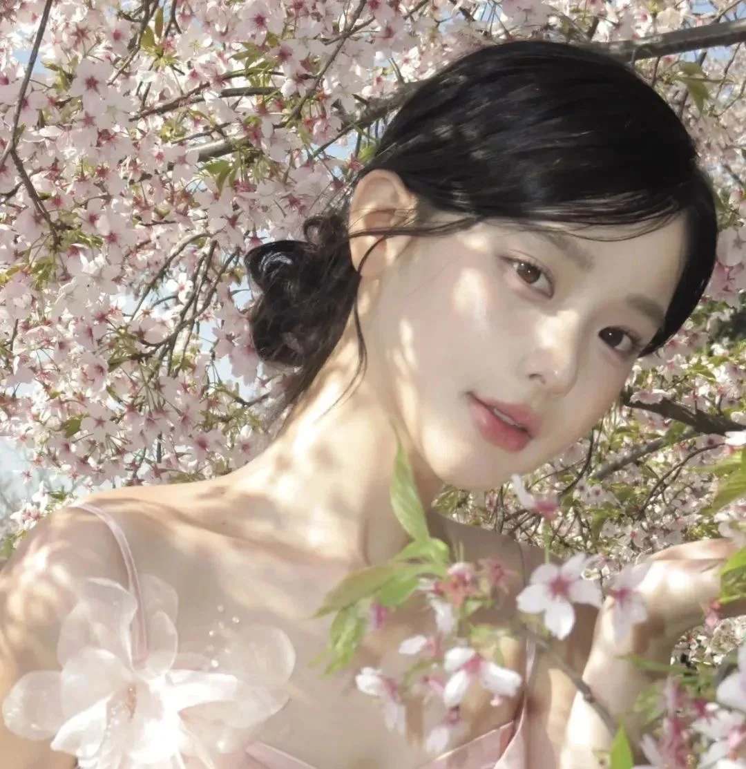 𝙒𝙚𝘾𝙝𝙖𝙩｜超级甜美的女生头像