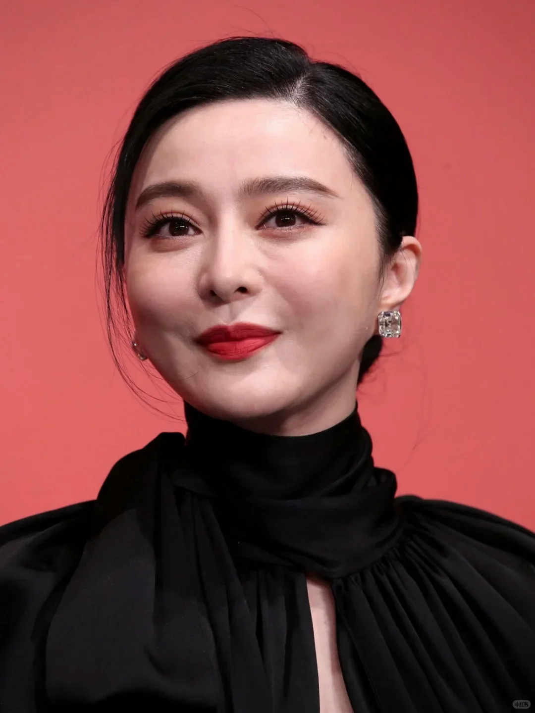 原来，,她也没那么上镜啊！？