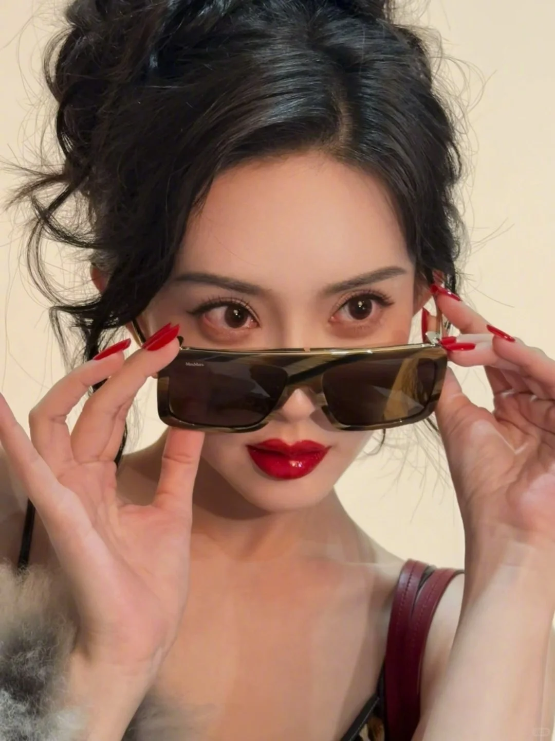 好适合演万人迷啊，孟姐有没有演过这种啊？