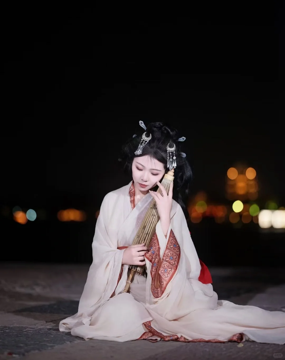 燕赵多美人，美者颜如玉。