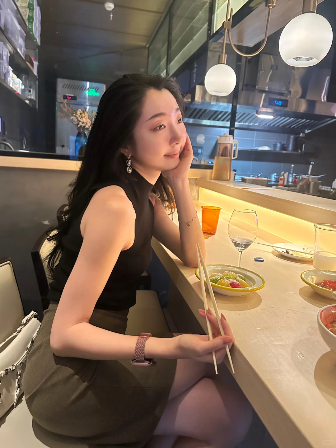 在休闲和女人味之间