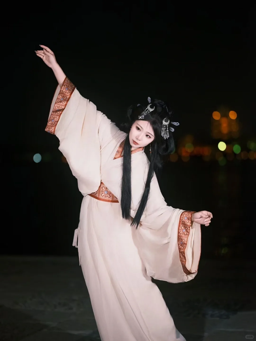 燕赵多美人，美者颜如玉。