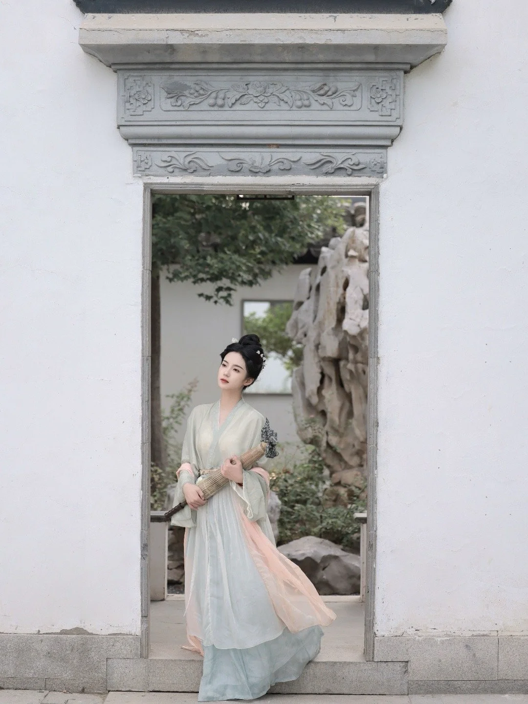 张雅钦这组清冷古装 像极了那画中人