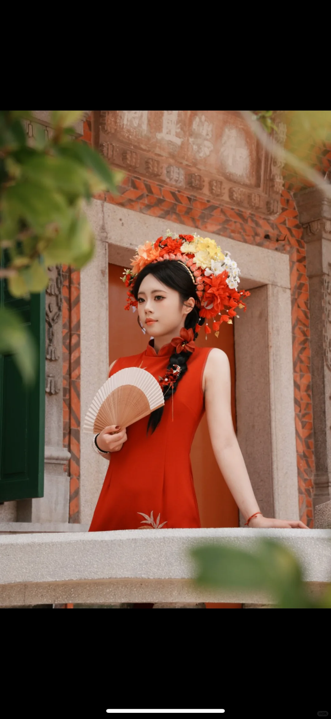 这个夏天来体验红色旗袍簪花吧！