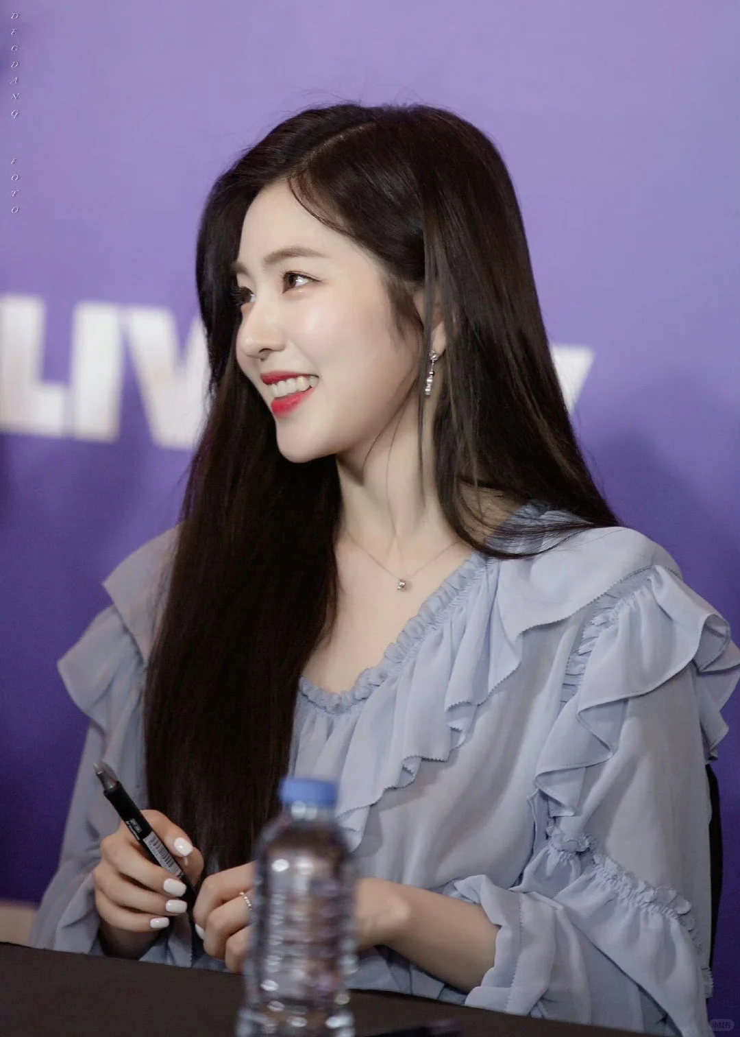 Irene 有成熟女人的妩媚不失少女的娇俏