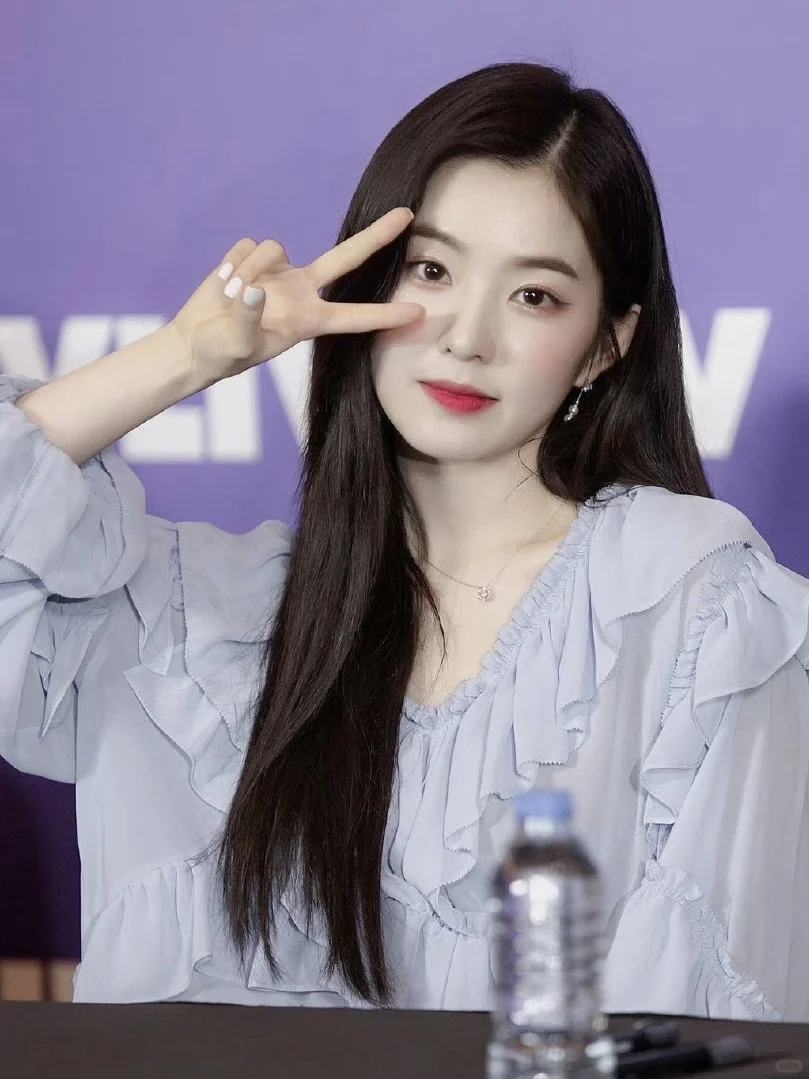 Irene 有成熟女人的妩媚不失少女的娇俏