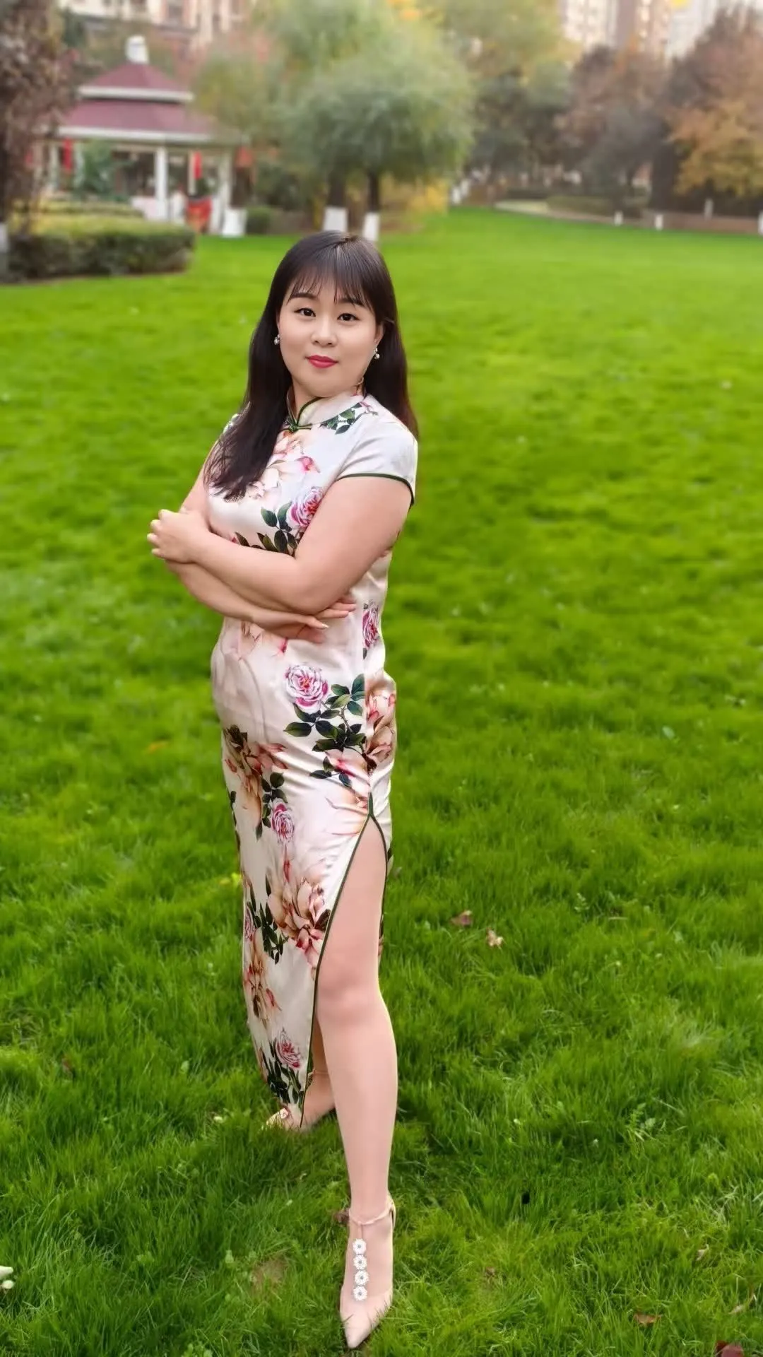 穿旗袍的大嫂