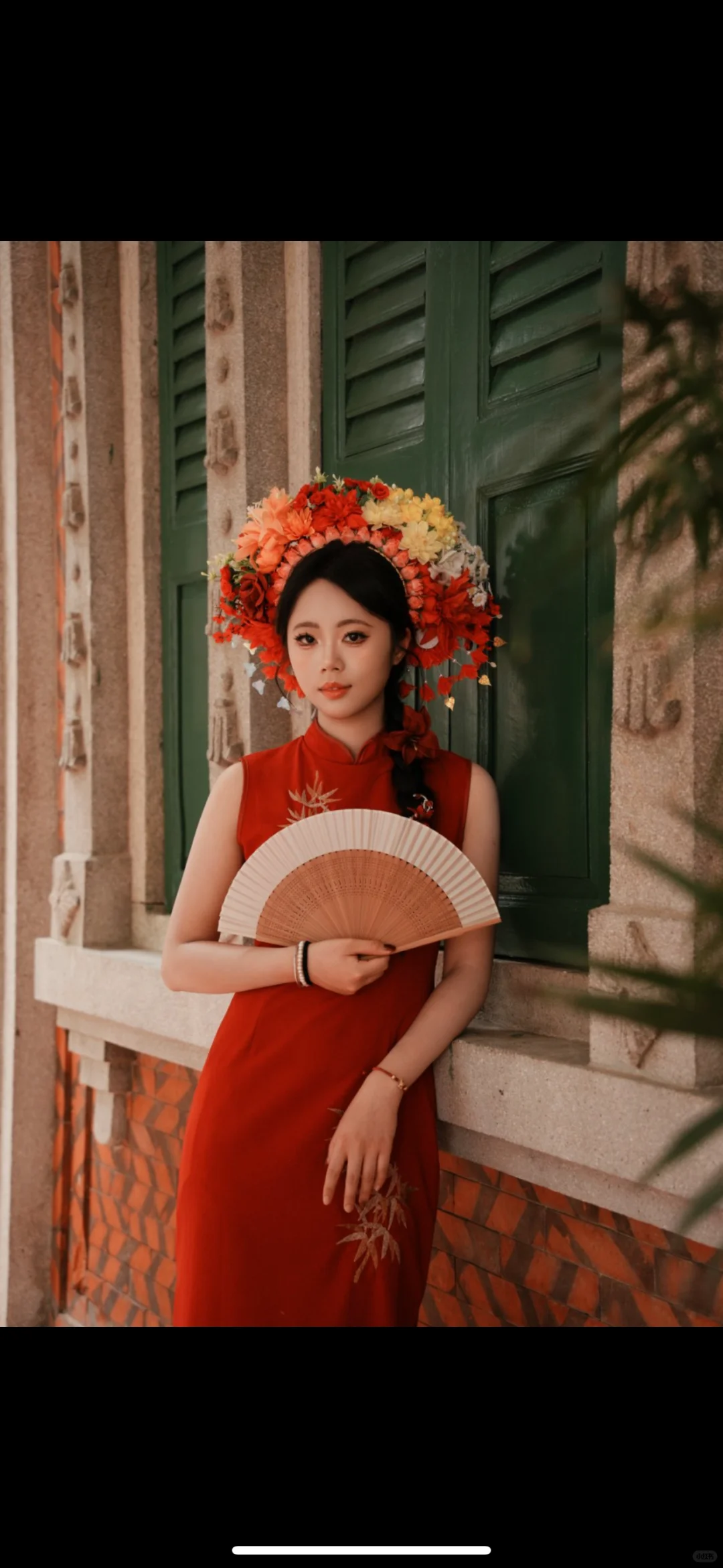 这个夏天来体验红色旗袍簪花吧！