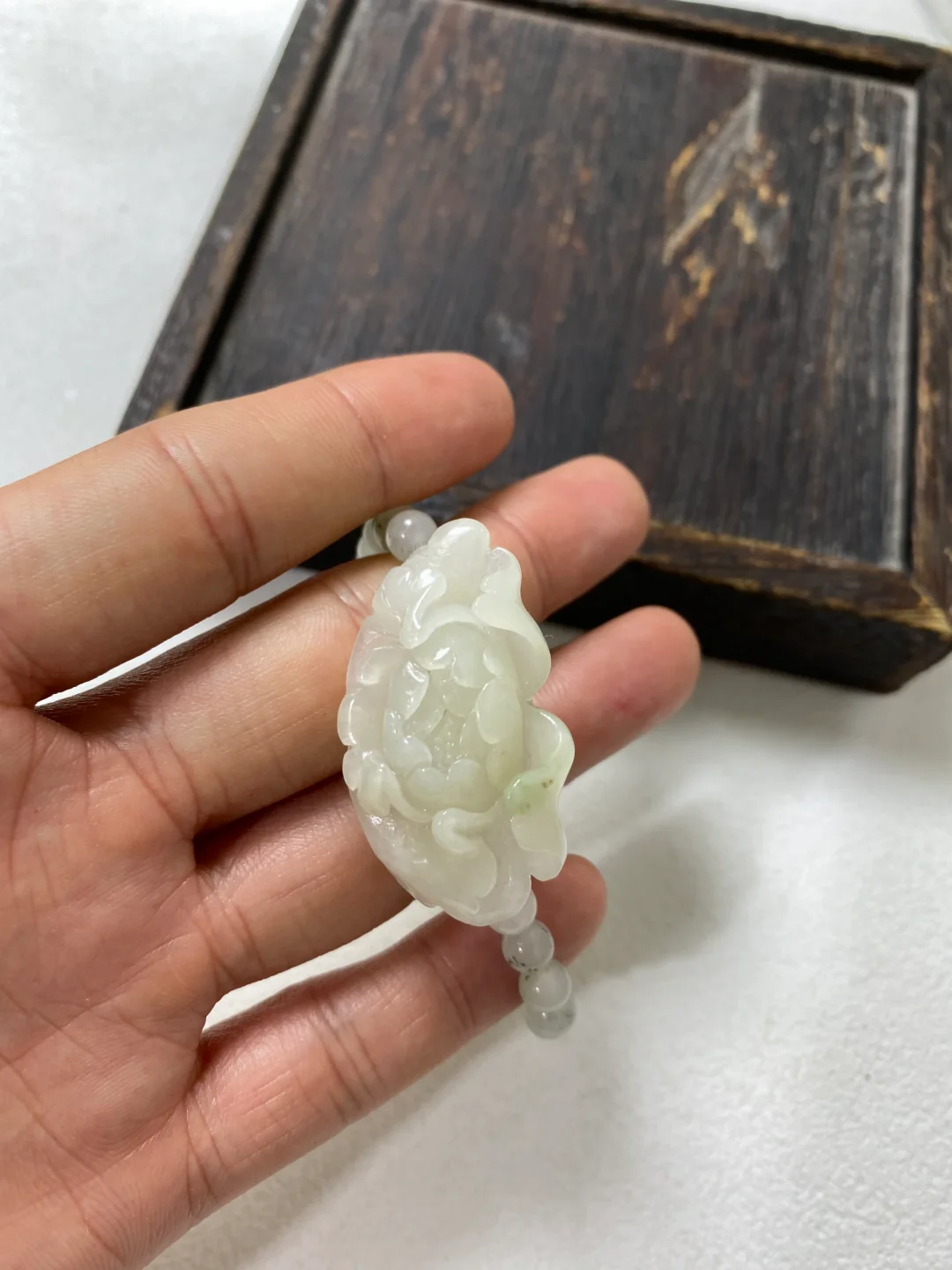 天然玉石独山玉冰白料牡丹花手链手串独玉女