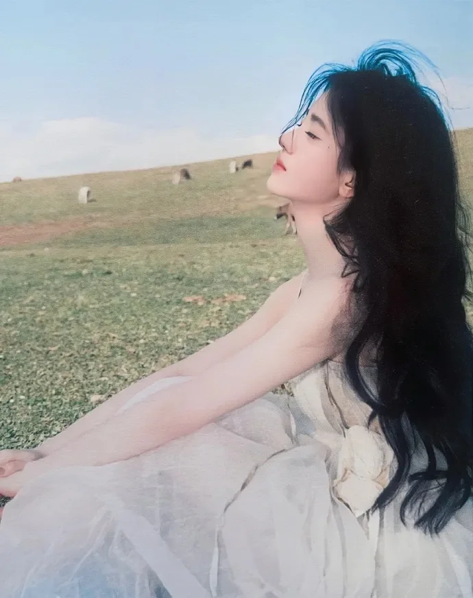 鞠婧祎与自然的温柔邂逅