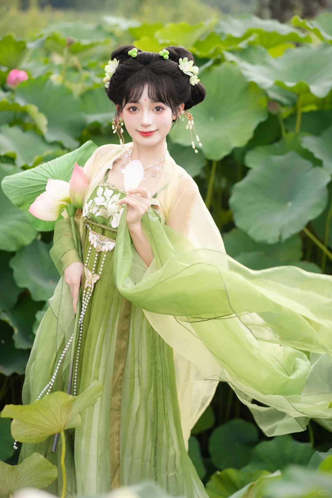 “天灵灵地灵灵，荷池里面有仙灵”｜🪷拍照姿势