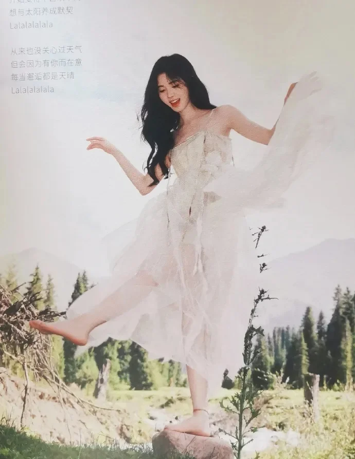 鞠婧祎与自然的温柔邂逅