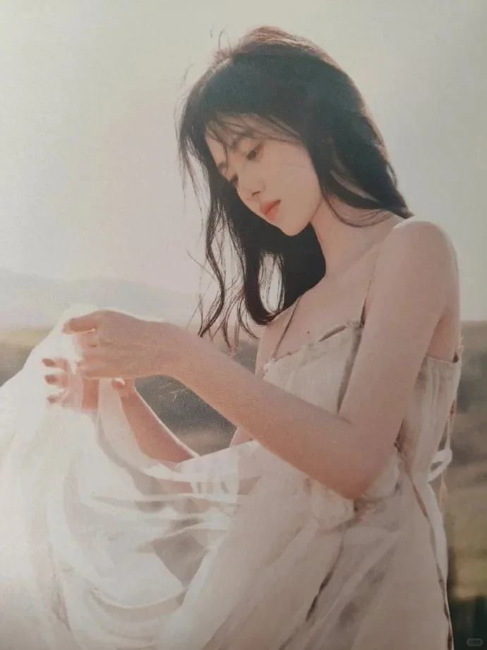 鞠婧祎与自然的温柔邂逅
