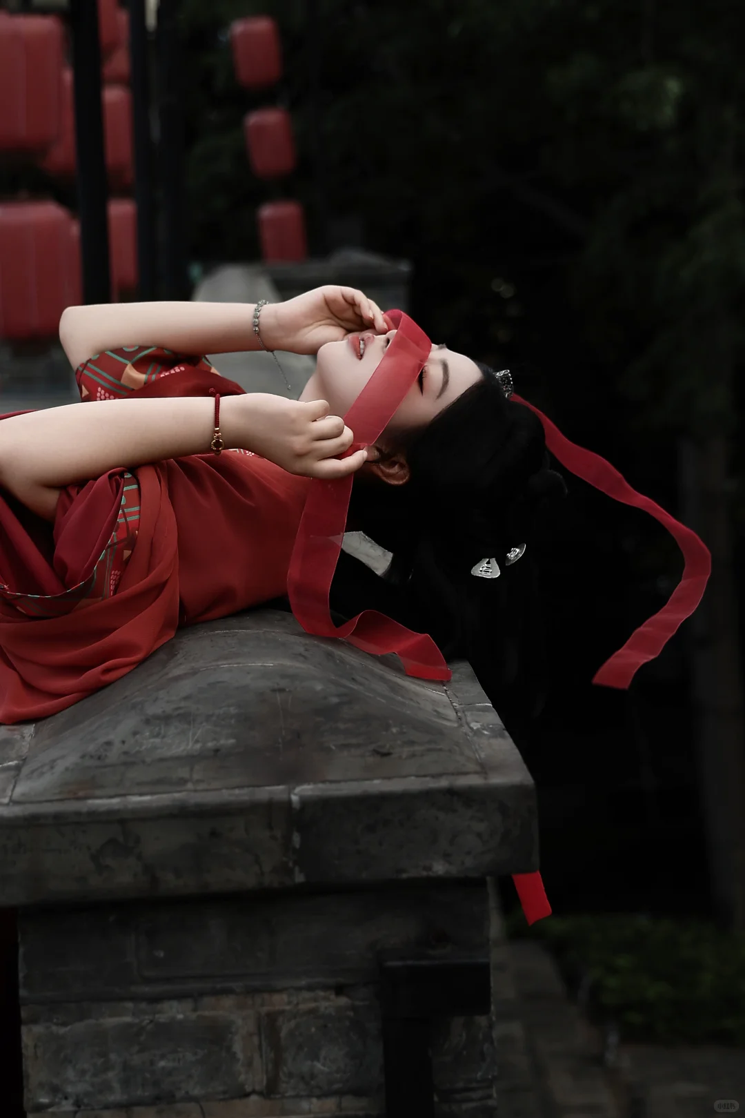 红衣衬人，终于拍上这样的写真了